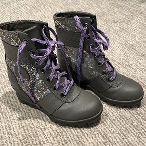 Girls Sorel wedge boots